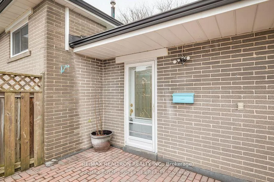 Photo 7 of 802 Modlin Road, Pickering, Bay Ridges — HOMEH