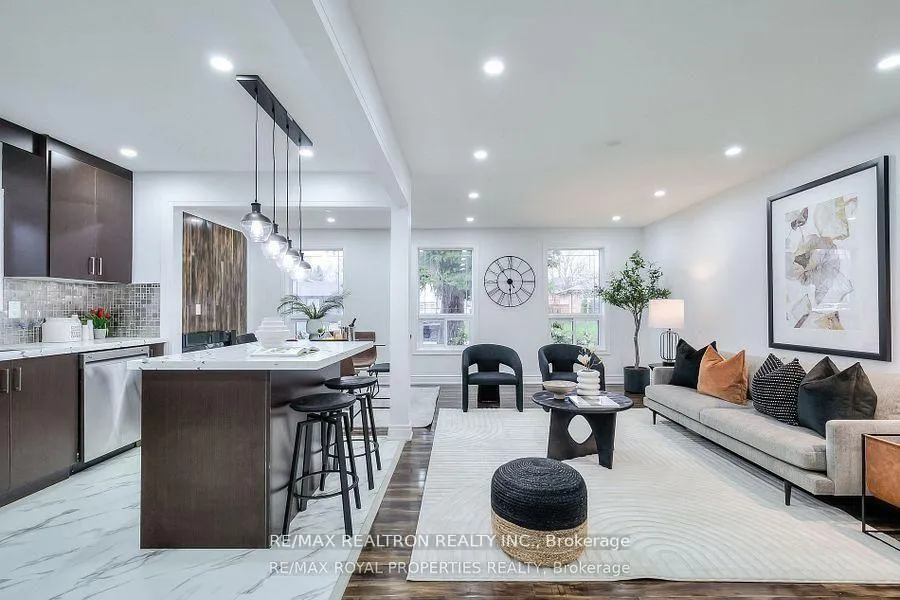 Photo 10 of 802 Modlin Road, Pickering, Bay Ridges — HOMEH