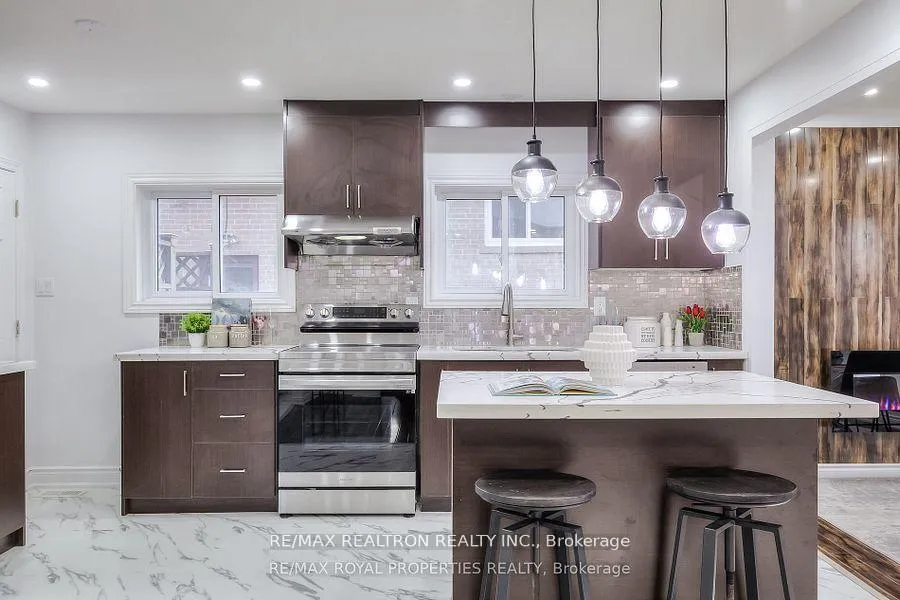 Photo 17 of 802 Modlin Road, Pickering, Bay Ridges — HOMEH