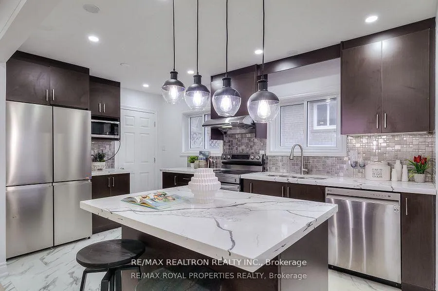 Photo 18 of 802 Modlin Road, Pickering, Bay Ridges — HOMEH