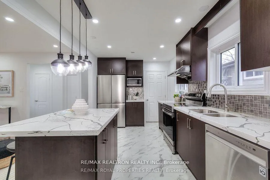 Photo 21 of 802 Modlin Road, Pickering, Bay Ridges — HOMEH