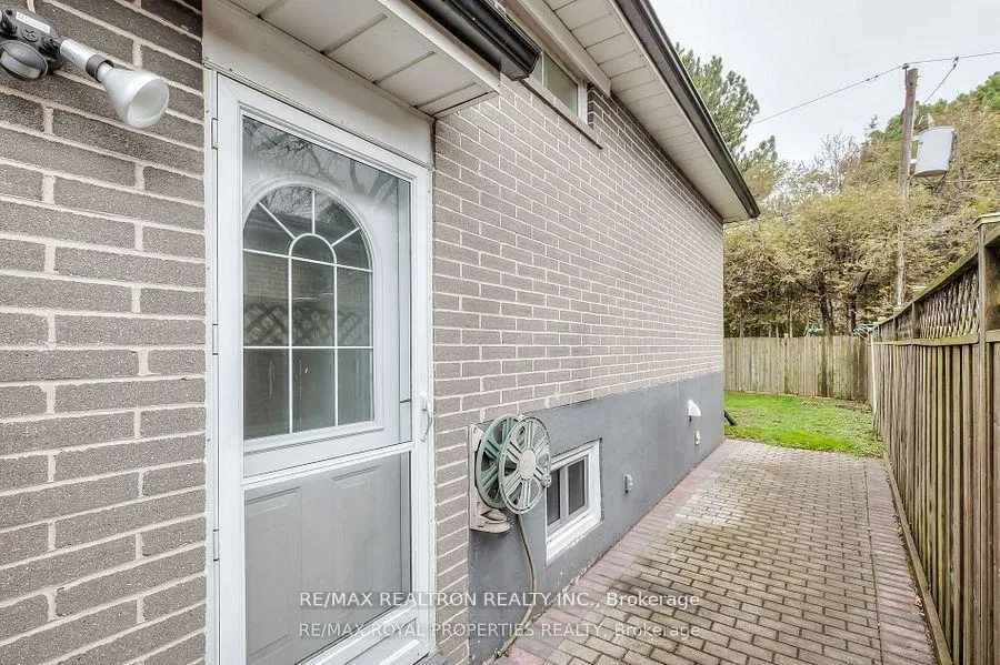 Photo 37 of 802 Modlin Road, Pickering, Bay Ridges — HOMEH