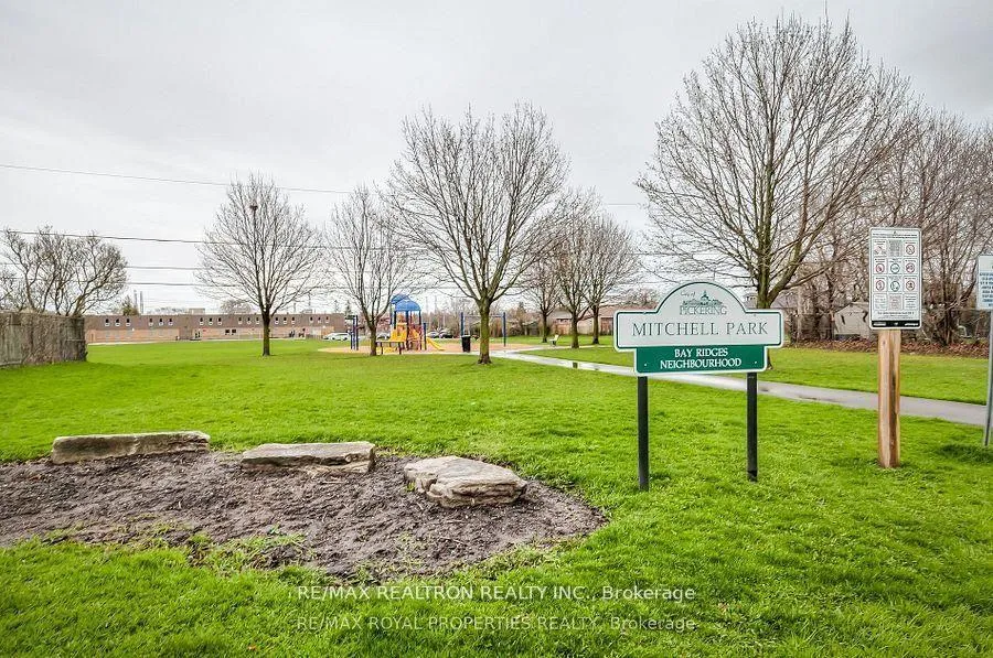 Photo 43 of 802 Modlin Road, Pickering, Bay Ridges — HOMEH
