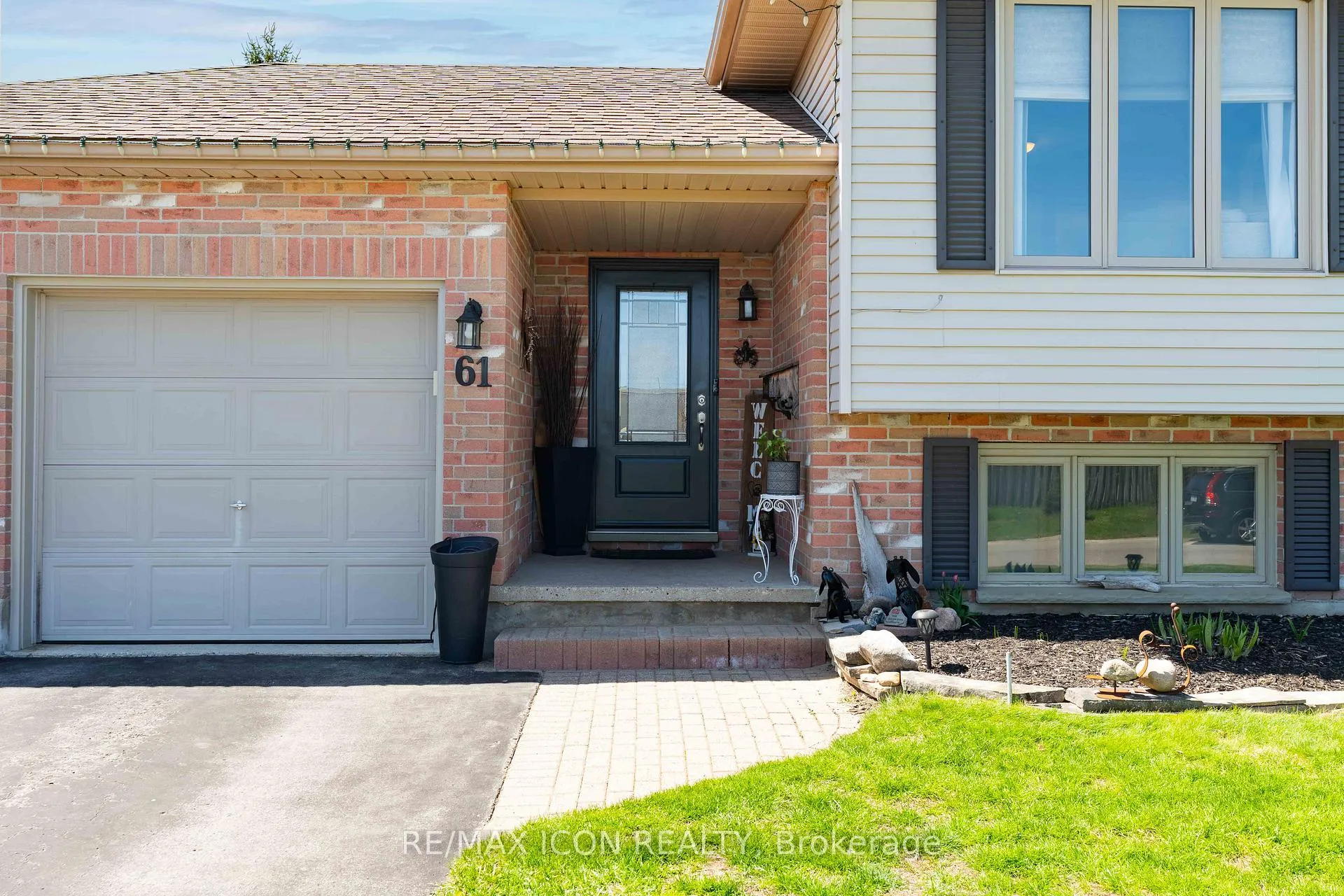 Photo 2 of 61 Carleton Court, Thames Centre, Dorchester — HOMEH