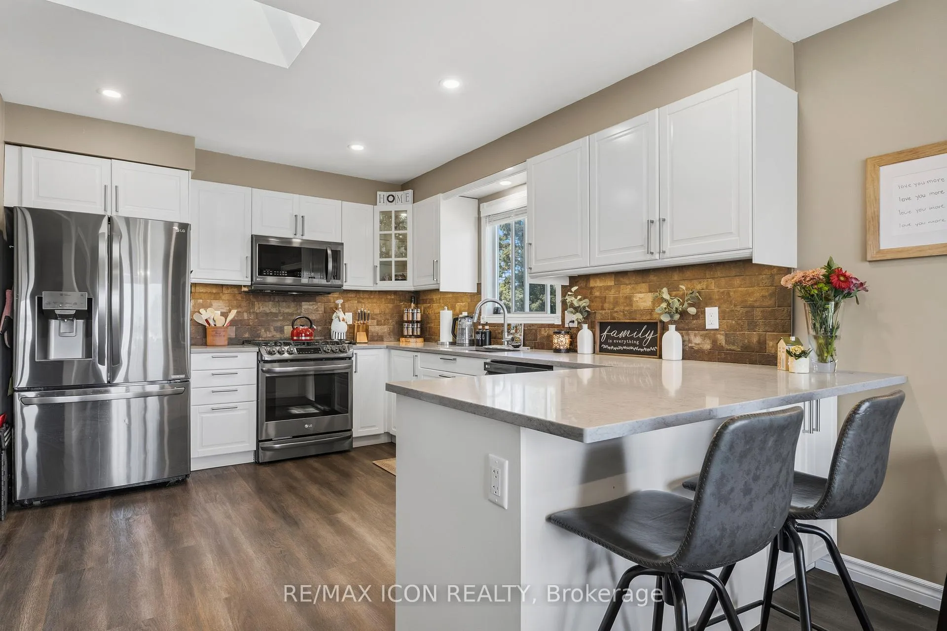 Photo 6 of 61 Carleton Court, Thames Centre, Dorchester — HOMEH