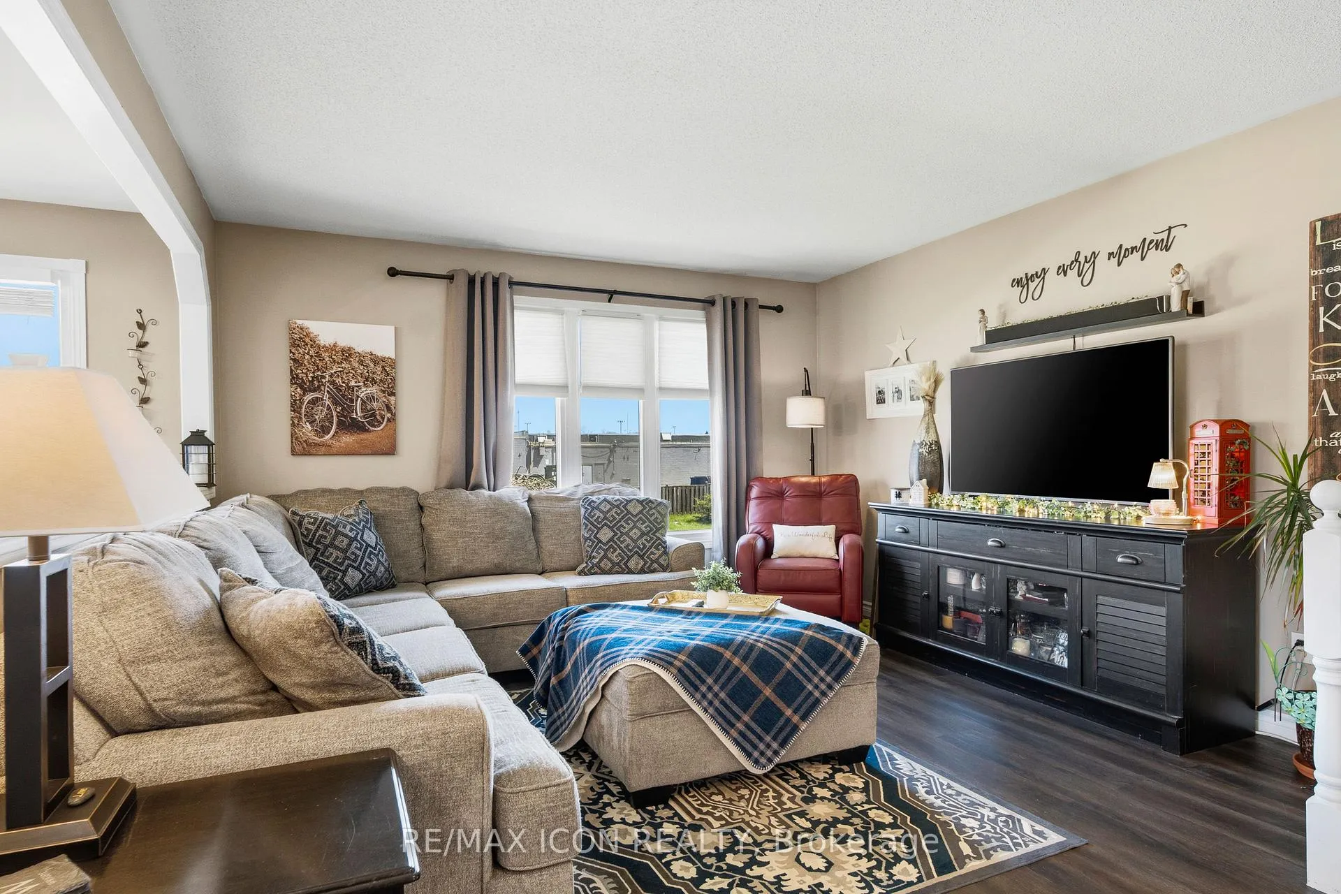Photo 9 of 61 Carleton Court, Thames Centre, Dorchester — HOMEH