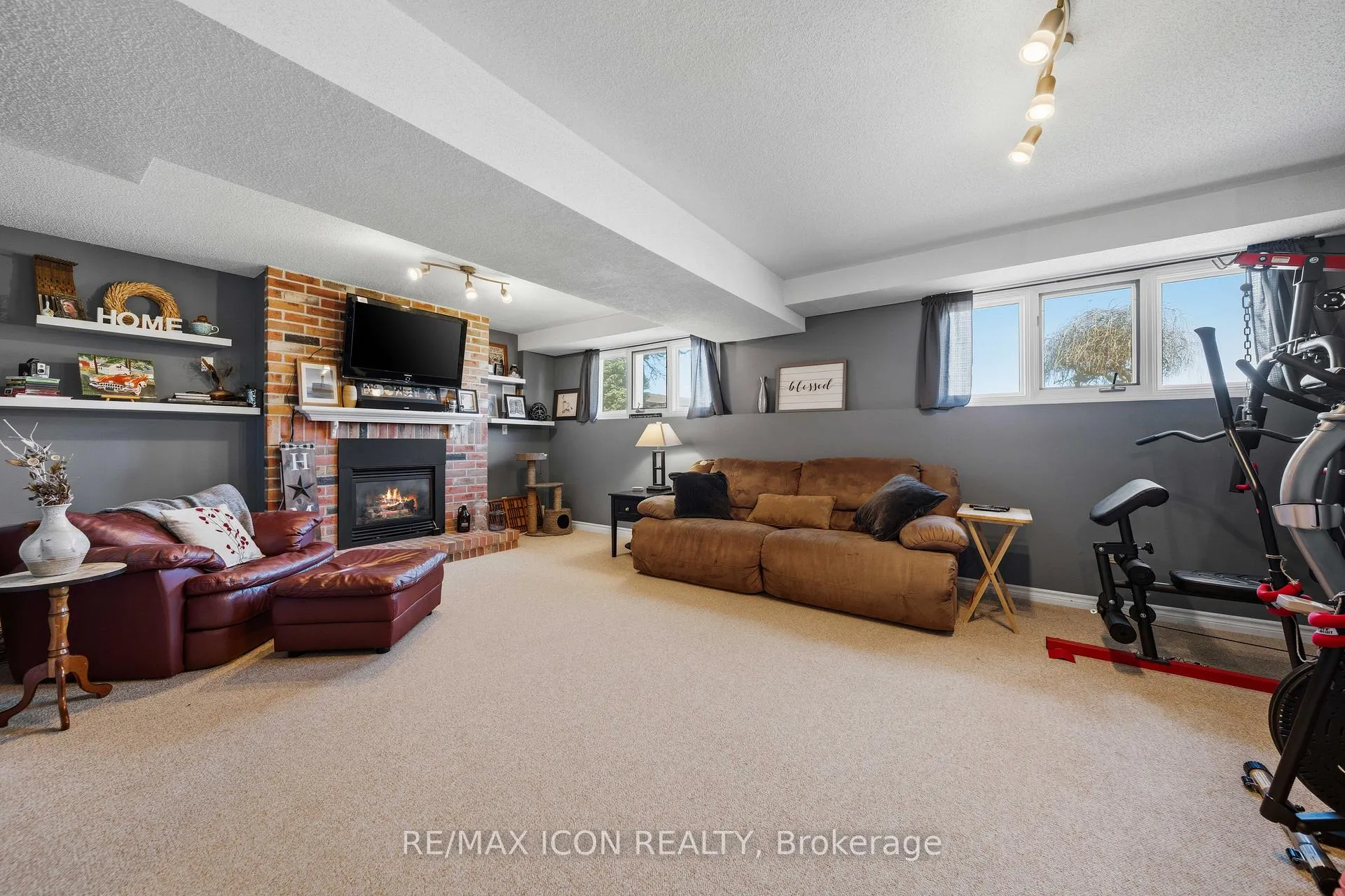 Photo 18 of 61 Carleton Court, Thames Centre, Dorchester — HOMEH