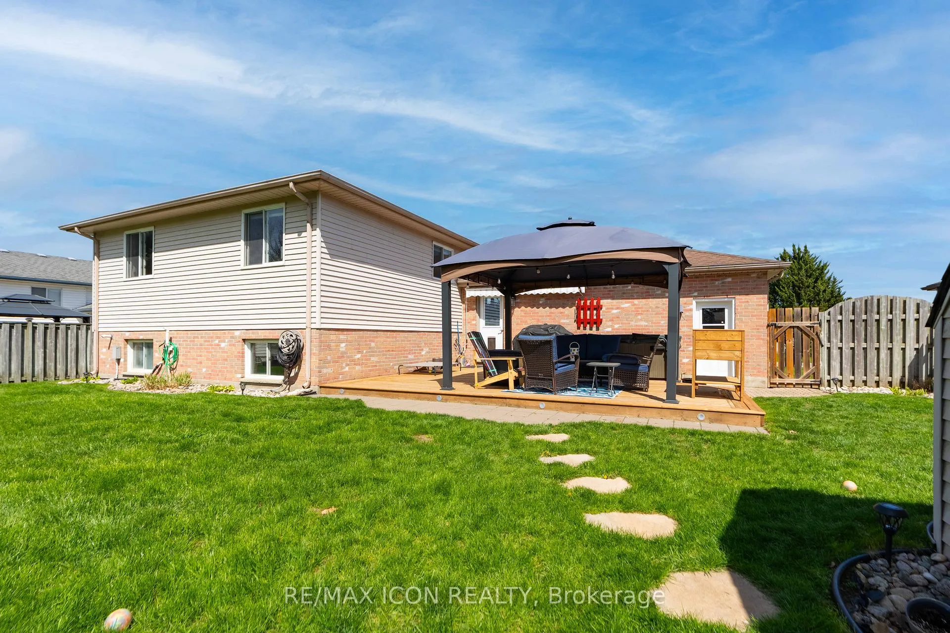 Photo 26 of 61 Carleton Court, Thames Centre, Dorchester — HOMEH