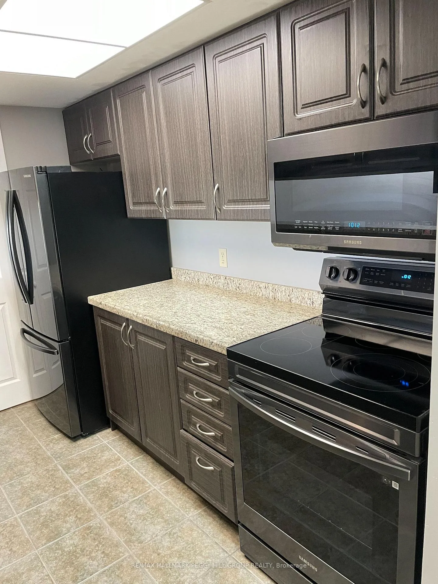 Photo 2 of Unit 508, 75 Ellen Street, Barrie, City Centre — HOMEH