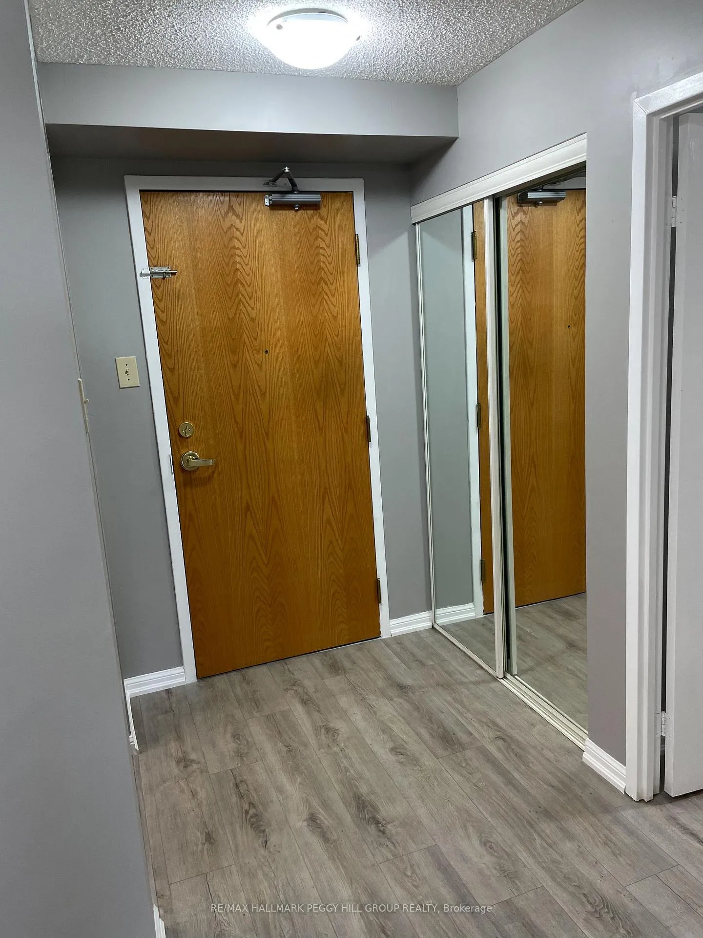 Photo 4 of Unit 508, 75 Ellen Street, Barrie, City Centre — HOMEH