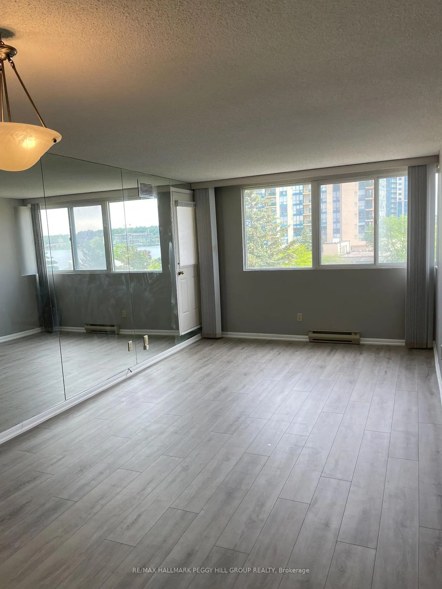 Photo 6 of Unit 508, 75 Ellen Street, Barrie, City Centre — HOMEH