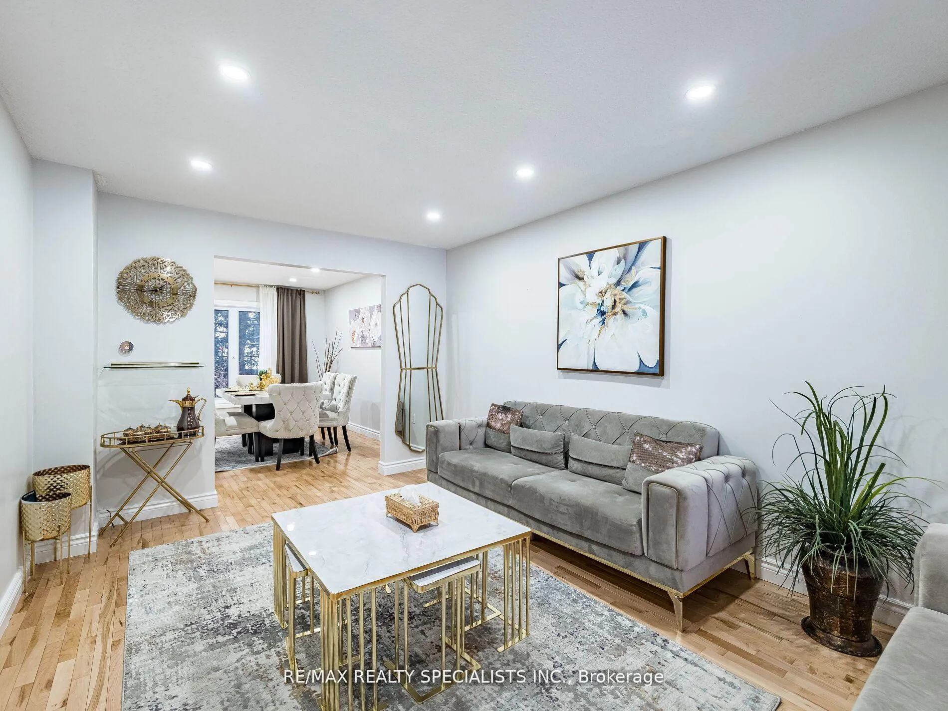 Photo 5 of 2 Robespierre Court, Hamilton, Crerar — HOMEH