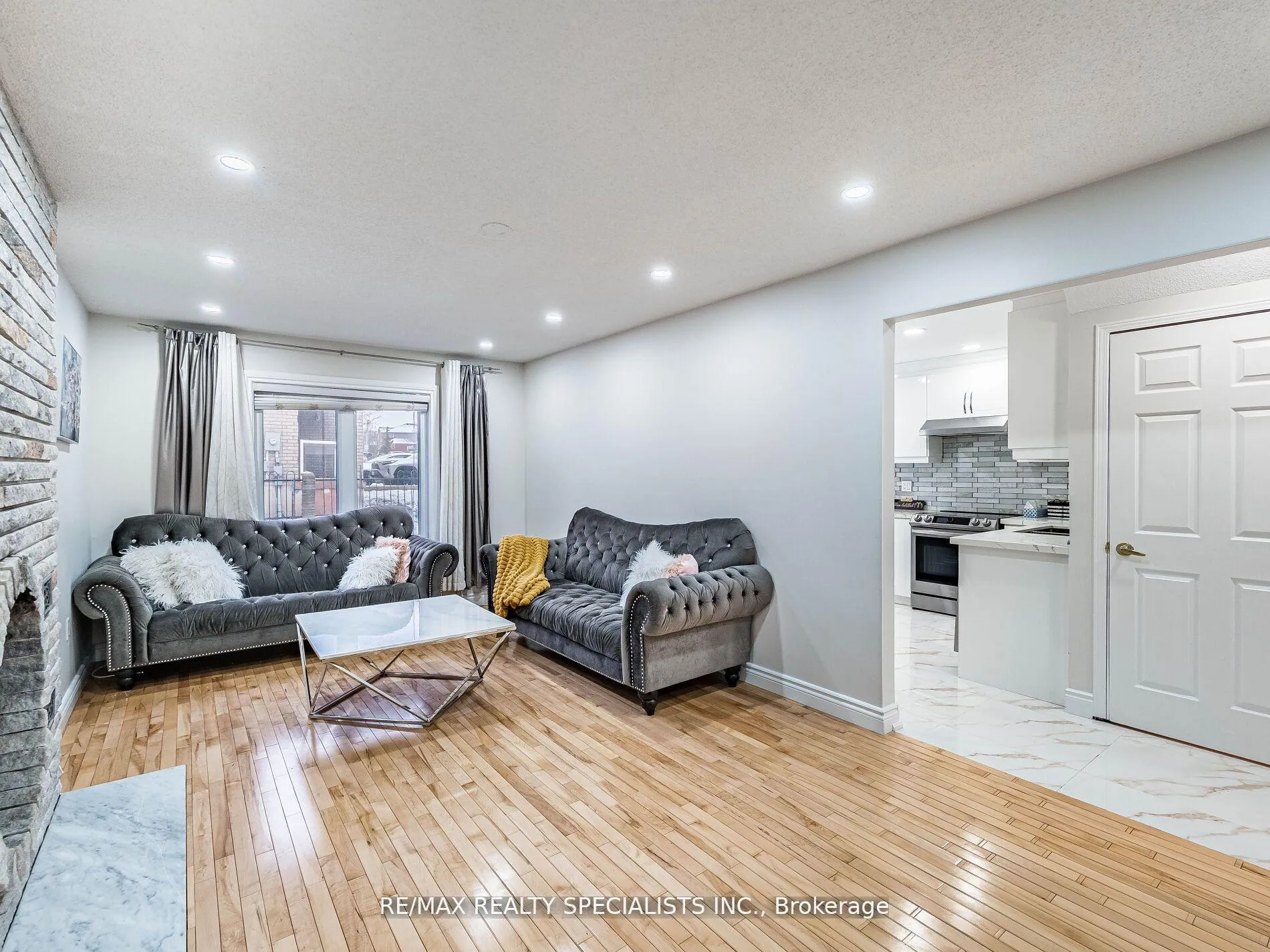 Photo 10 of 2 Robespierre Court, Hamilton, Crerar — HOMEH