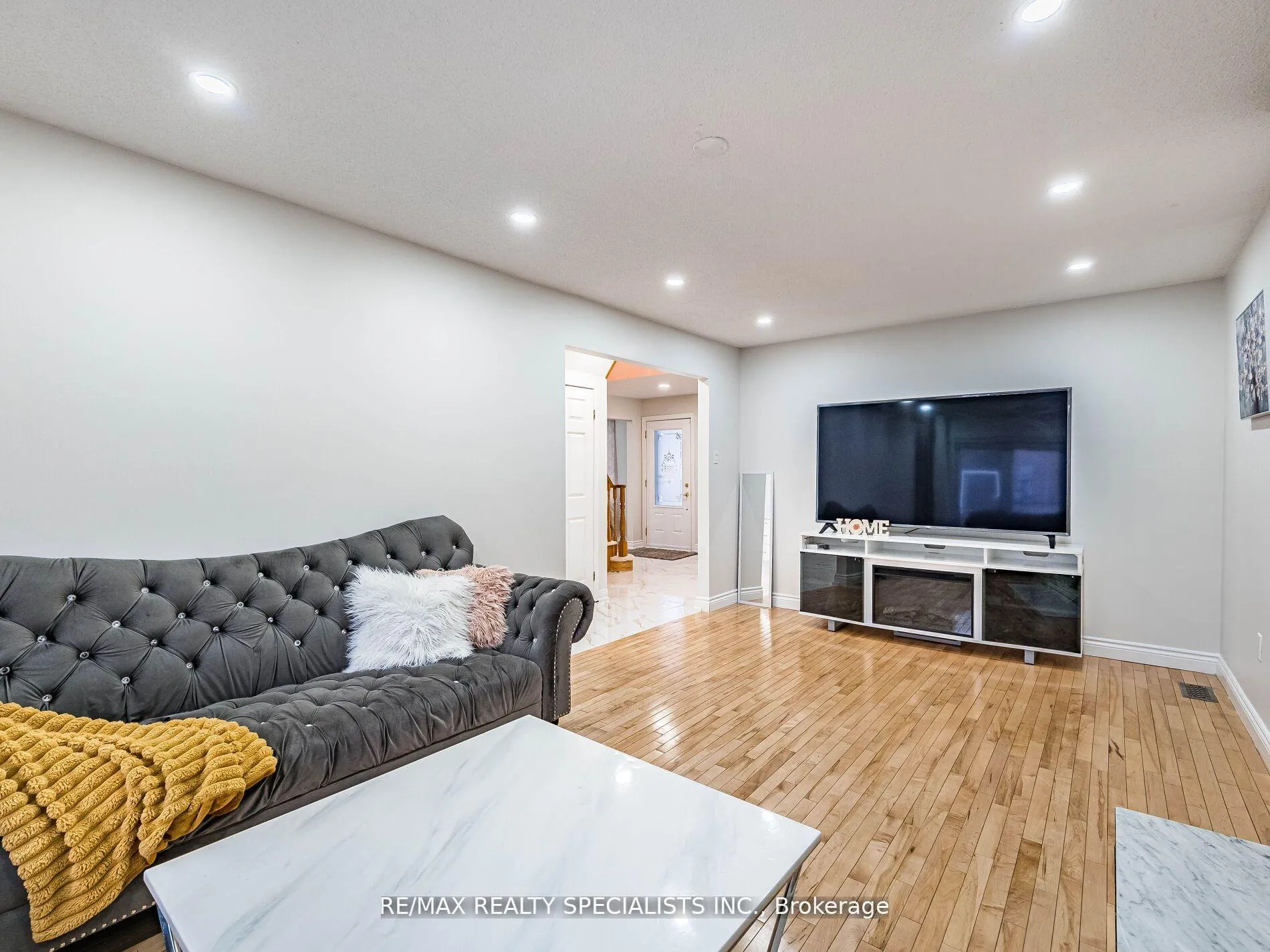 Photo 12 of 2 Robespierre Court, Hamilton, Crerar — HOMEH