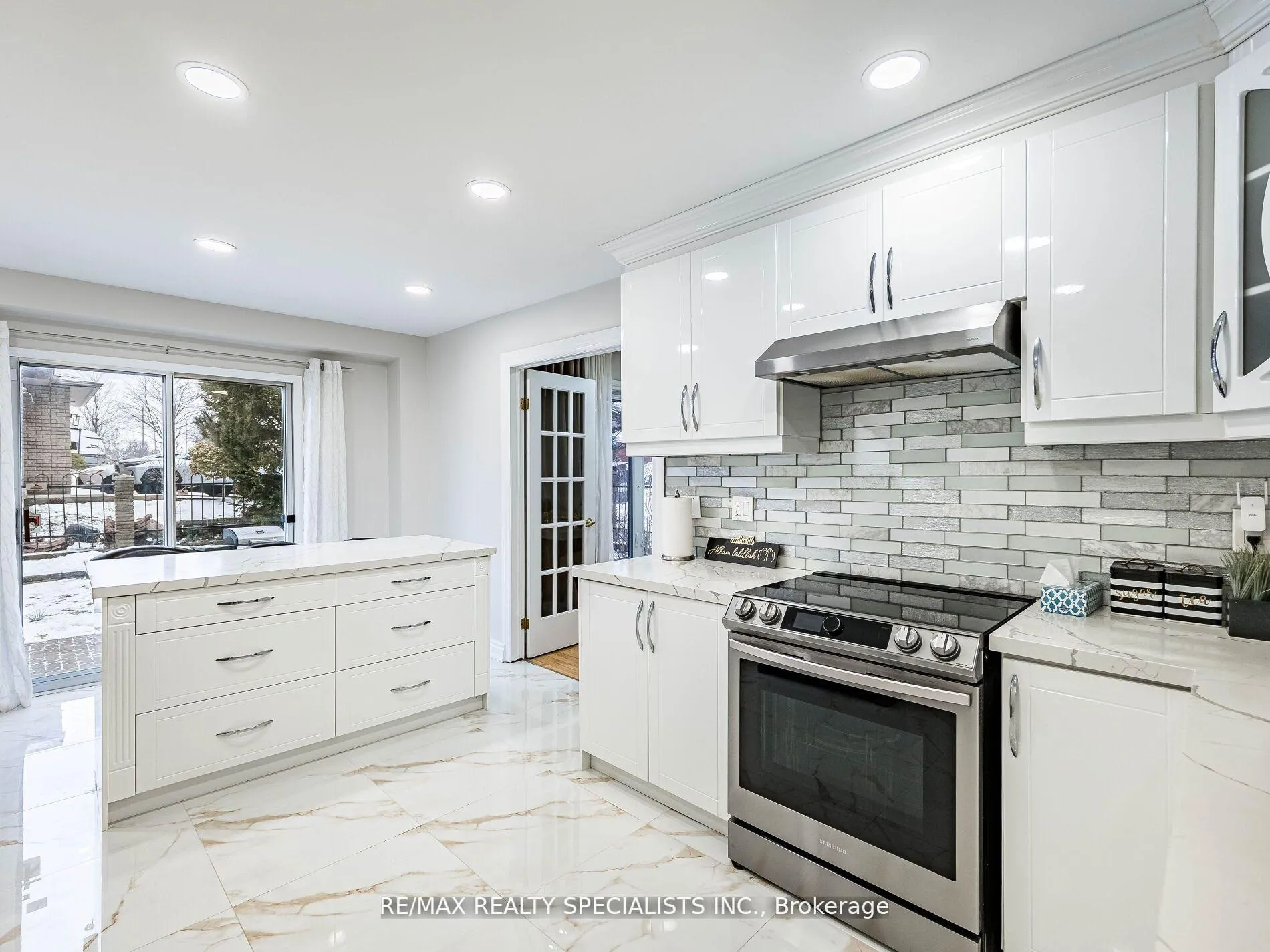 Photo 13 of 2 Robespierre Court, Hamilton, Crerar — HOMEH