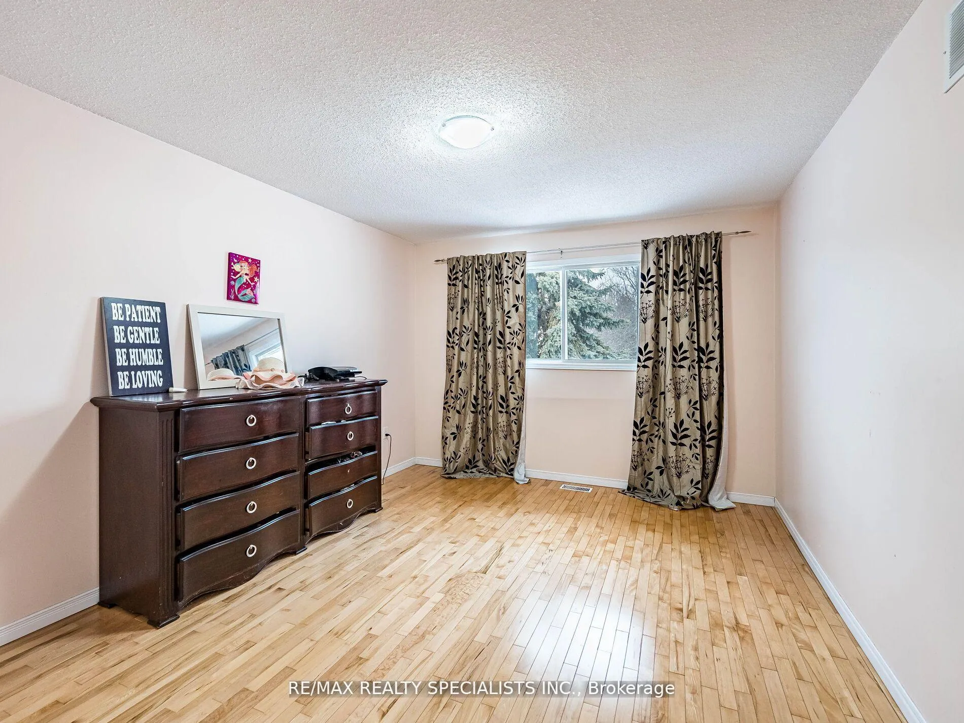 Photo 27 of 2 Robespierre Court, Hamilton, Crerar — HOMEH