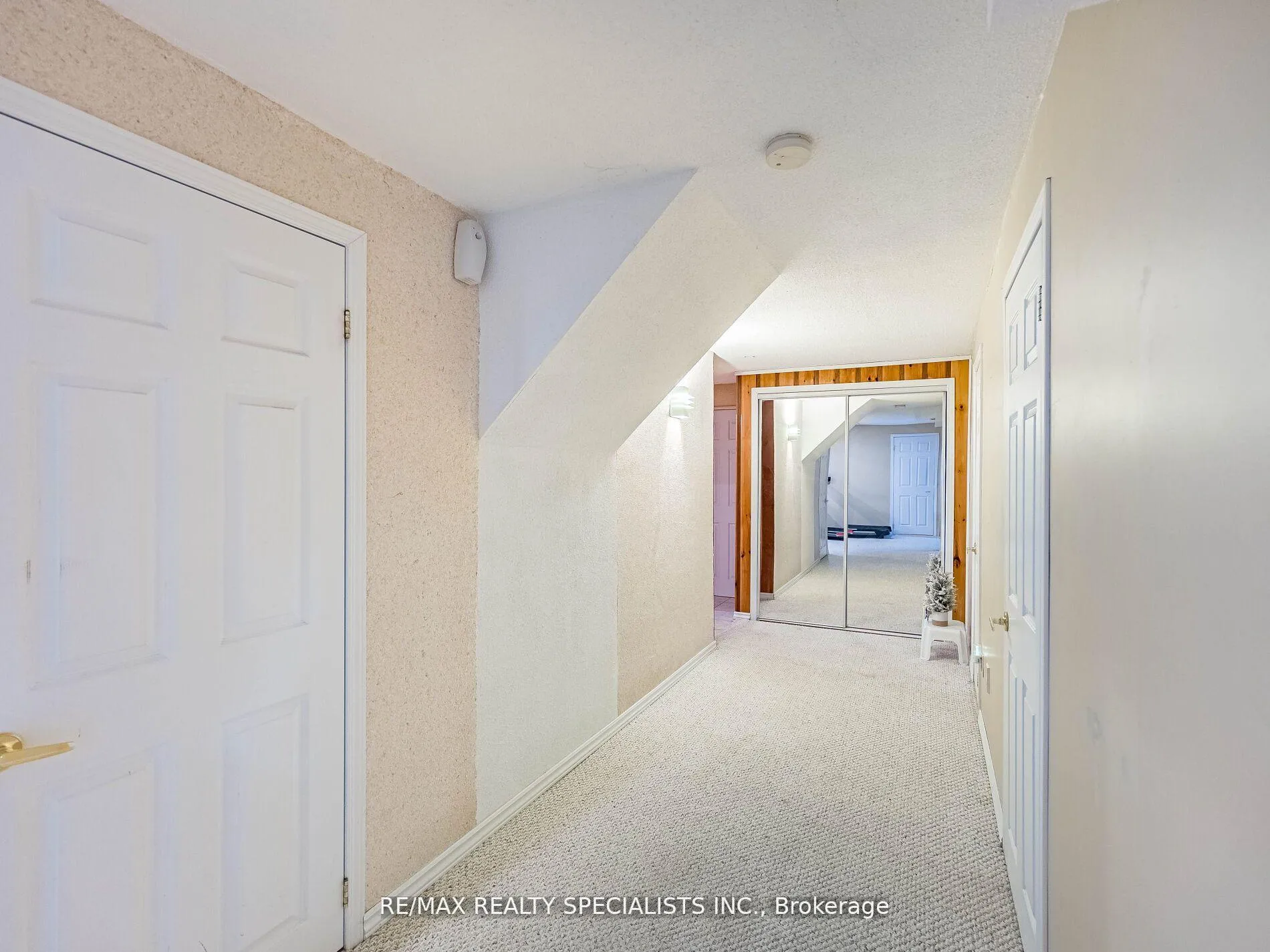 Photo 31 of 2 Robespierre Court, Hamilton, Crerar — HOMEH