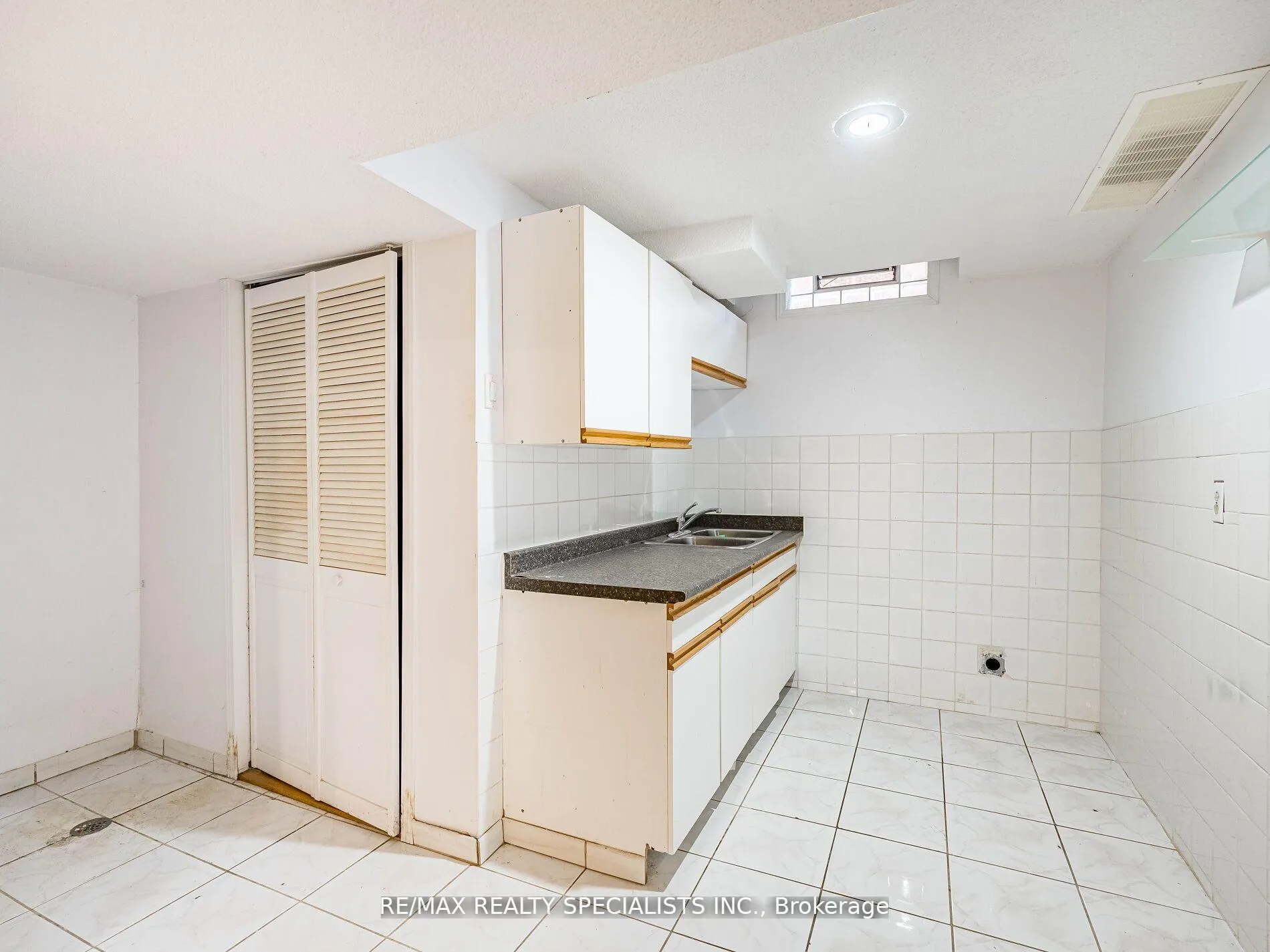 Photo 36 of 2 Robespierre Court, Hamilton, Crerar — HOMEH
