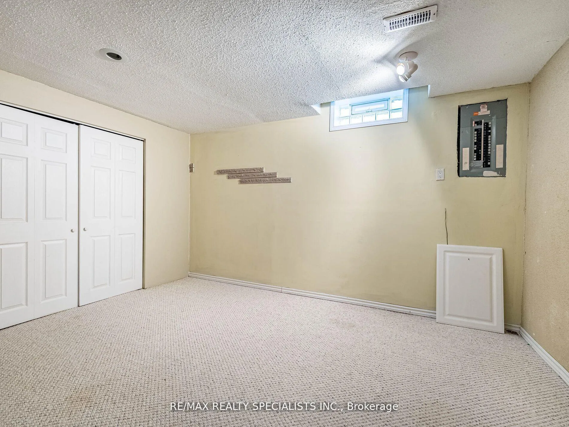 Photo 39 of 2 Robespierre Court, Hamilton, Crerar — HOMEH