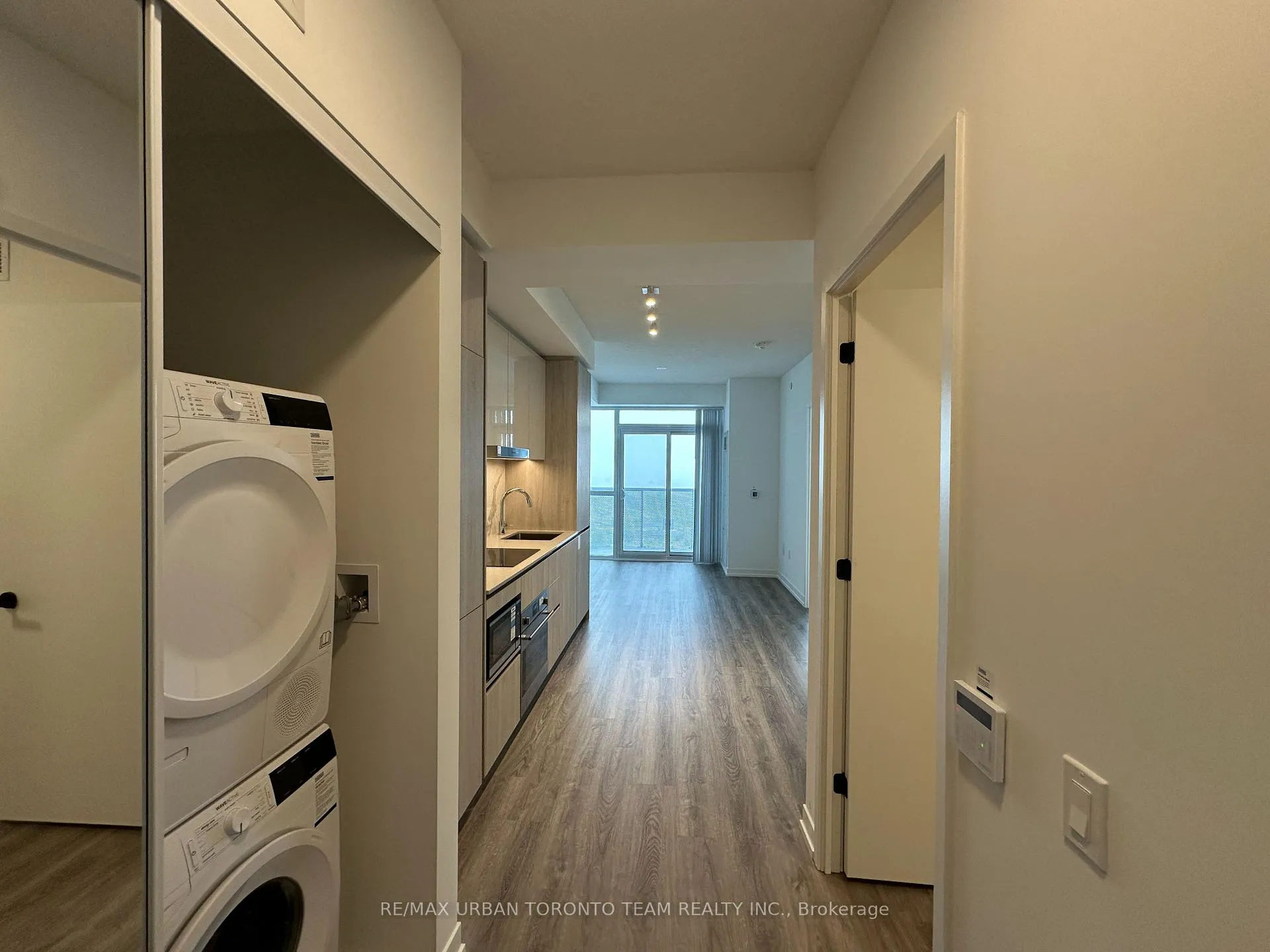 Photo 2 of Unit 3811, 8 Interchange Way, Vaughan, Vaughan Corporate Centre — HOMEH