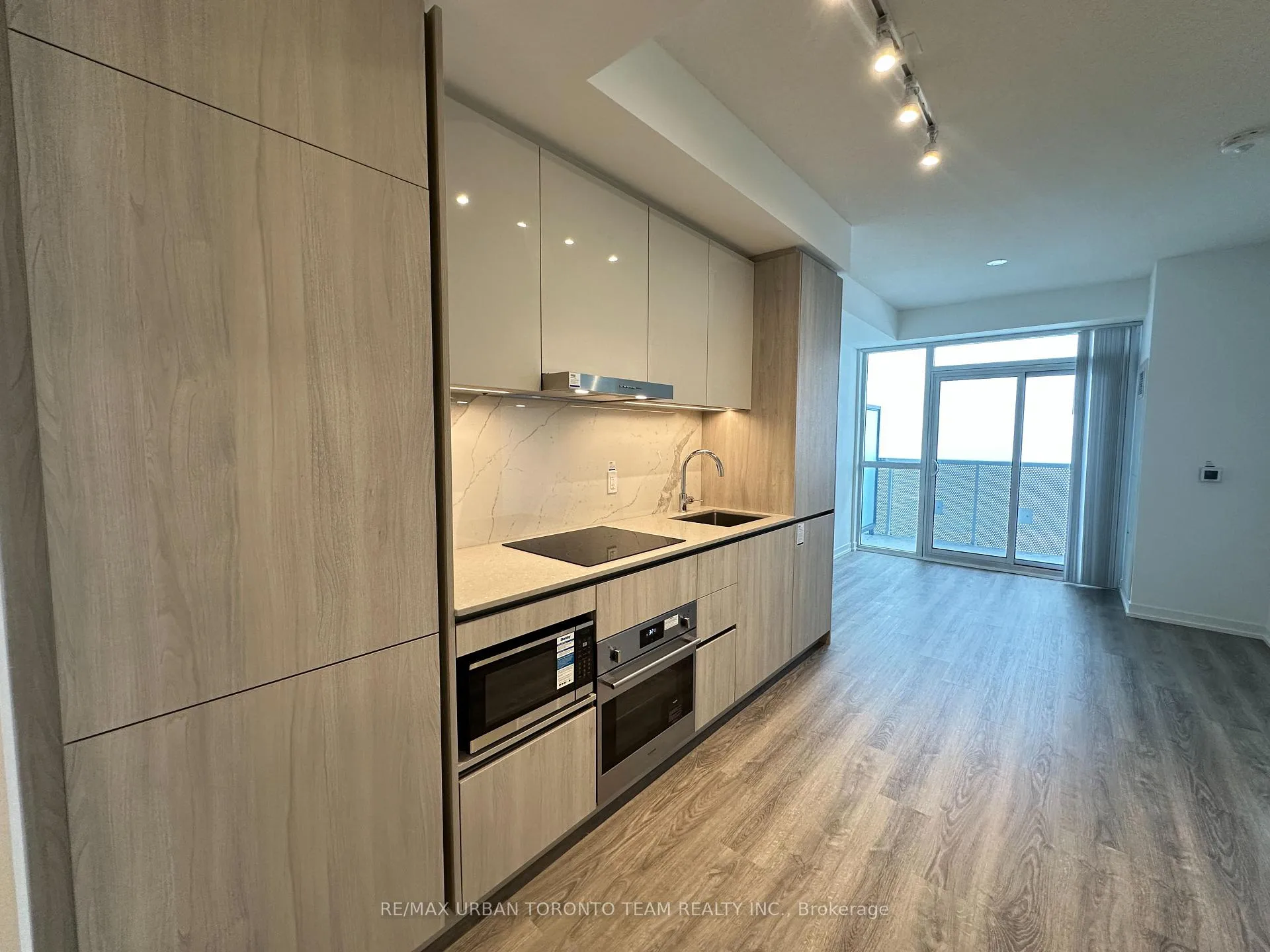 Photo 3 of Unit 3811, 8 Interchange Way, Vaughan, Vaughan Corporate Centre — HOMEH