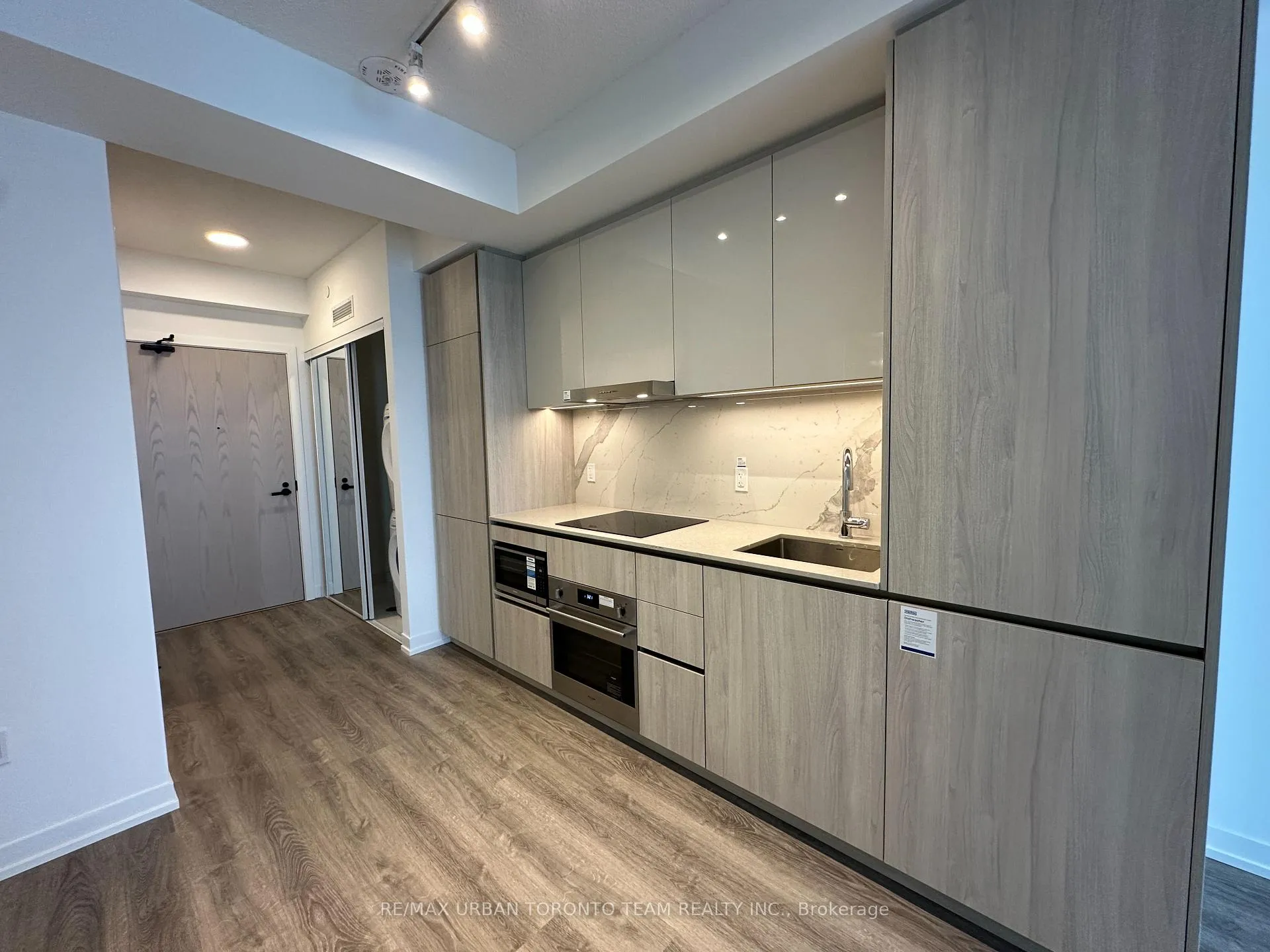 Photo 5 of Unit 3811, 8 Interchange Way, Vaughan, Vaughan Corporate Centre — HOMEH