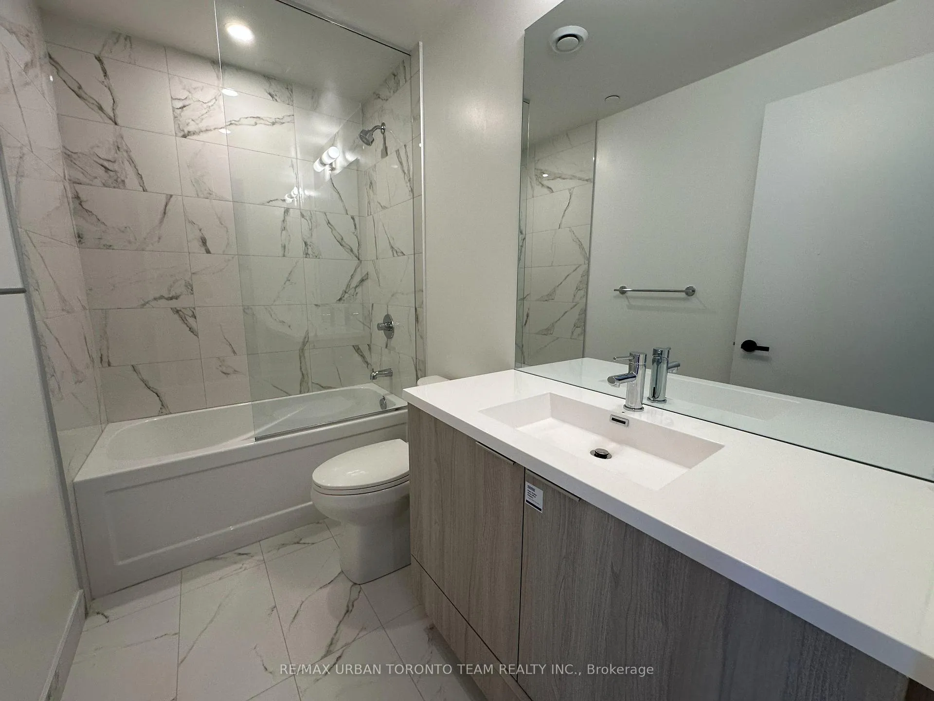 Photo 6 of Unit 3811, 8 Interchange Way, Vaughan, Vaughan Corporate Centre — HOMEH