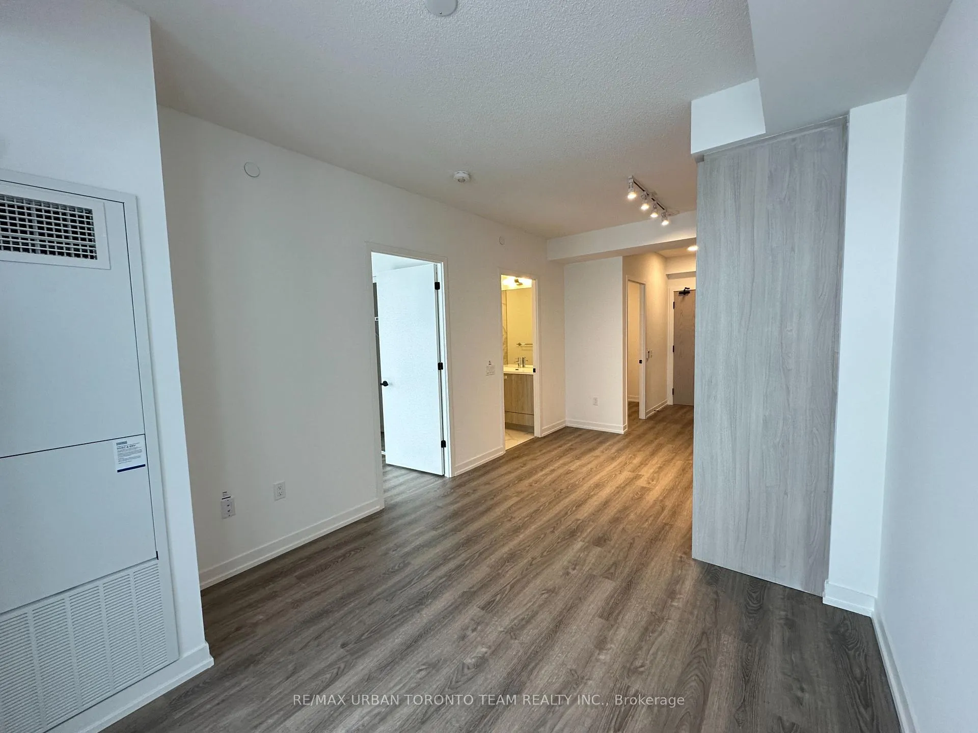 Photo 8 of Unit 3811, 8 Interchange Way, Vaughan, Vaughan Corporate Centre — HOMEH