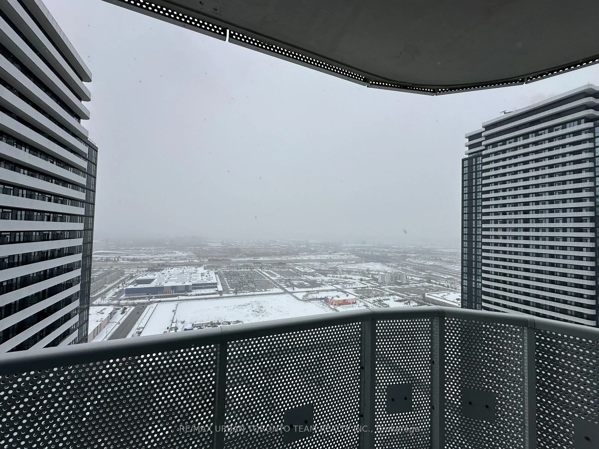 Photo 9 of Unit 3811, 8 Interchange Way, Vaughan, Vaughan Corporate Centre — HOMEH