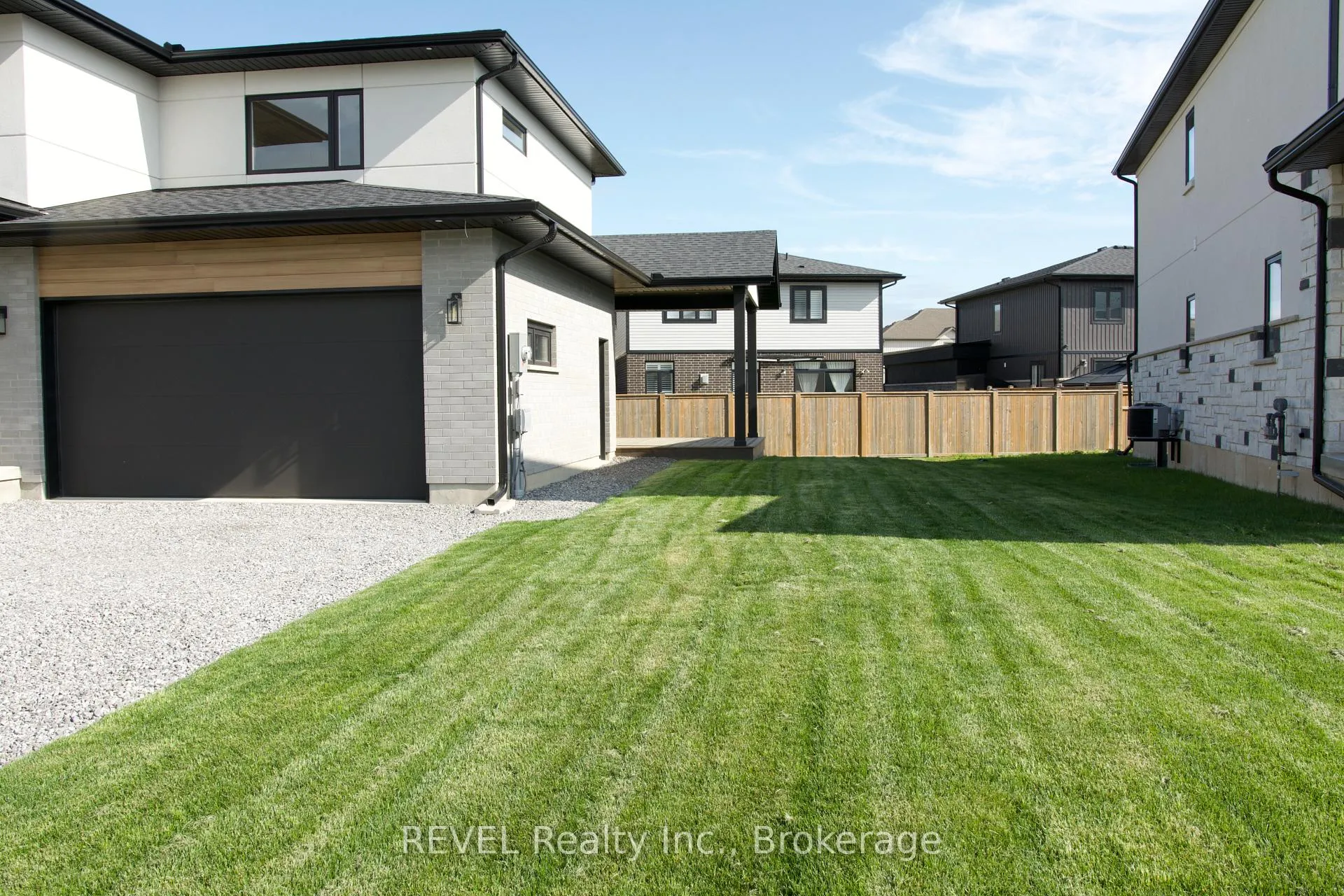 Photo 3 of 1 Elvira Way, Thorold, Rolling Meadows — HOMEH