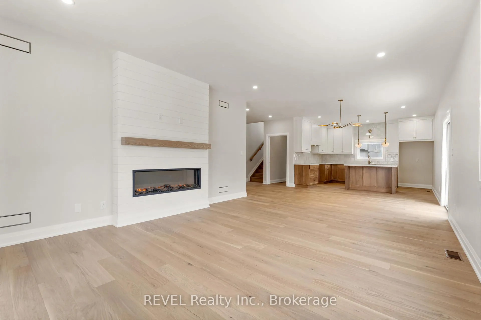 Photo 8 of 1 Elvira Way, Thorold, Rolling Meadows — HOMEH