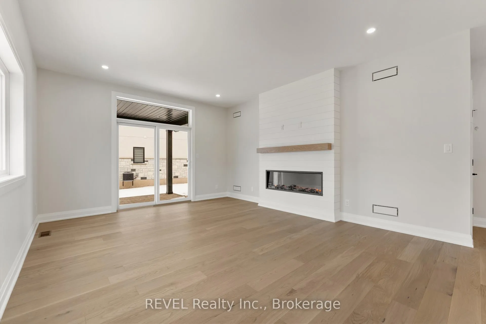 Photo 9 of 1 Elvira Way, Thorold, Rolling Meadows — HOMEH