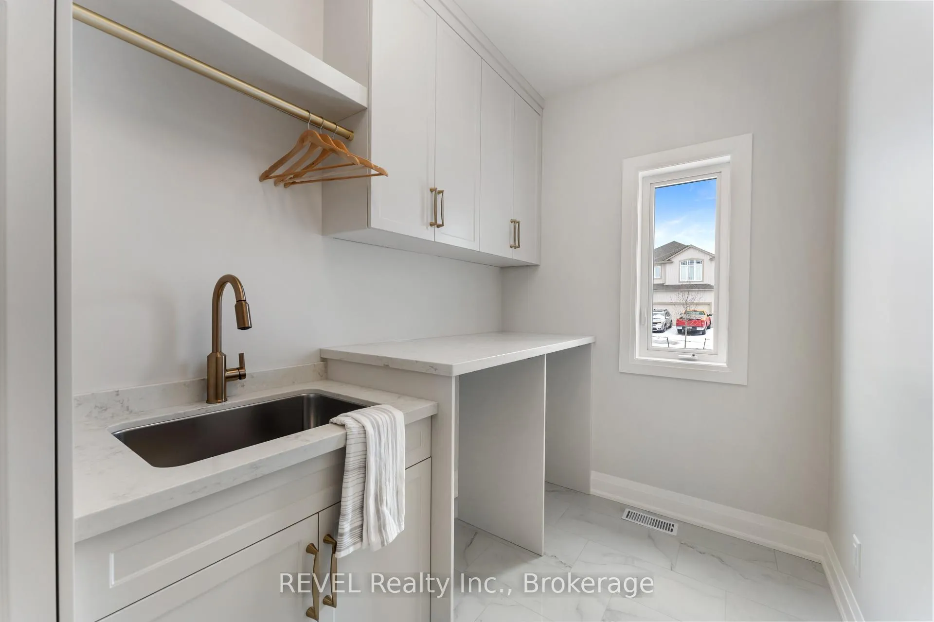 Photo 18 of 1 Elvira Way, Thorold, Rolling Meadows — HOMEH
