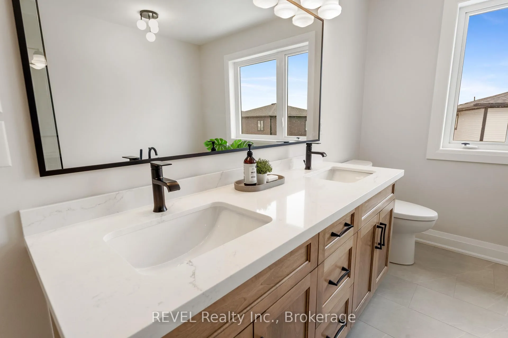 Photo 24 of 1 Elvira Way, Thorold, Rolling Meadows — HOMEH