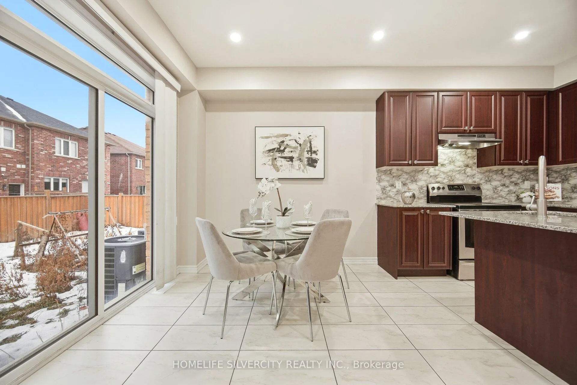 Photo 10 of 28 Dolobram Trail, Brampton, Northwest Brampton — HOMEH