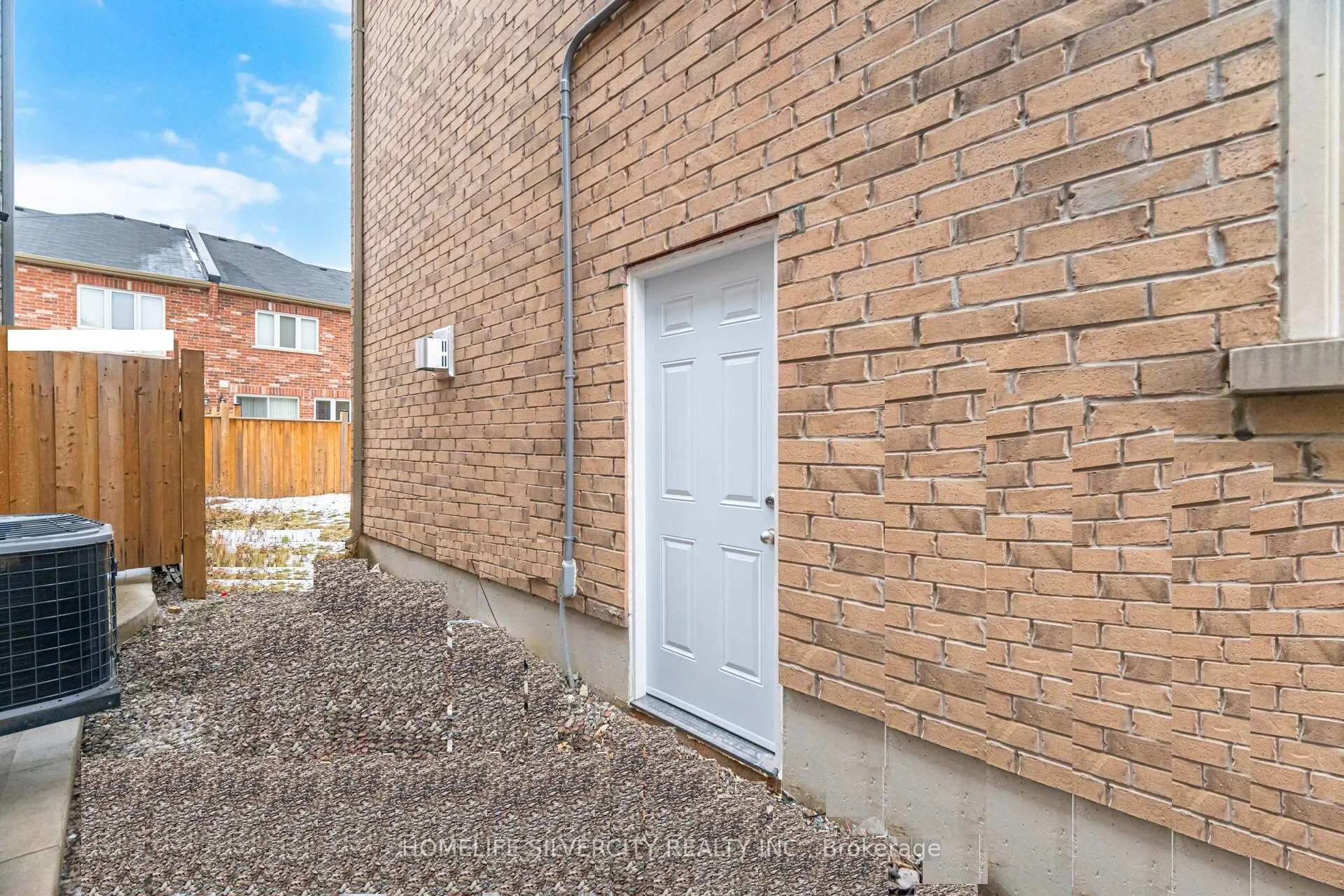 Photo 30 of 28 Dolobram Trail, Brampton, Northwest Brampton — HOMEH