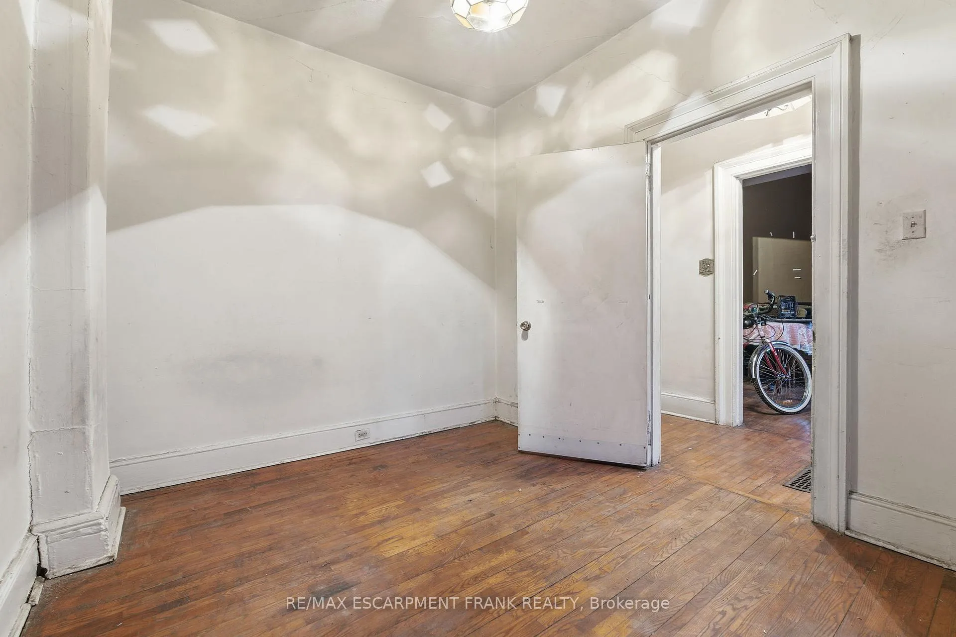 Photo 12 of 42 Burlington Street E, Hamilton, North End — HOMEH