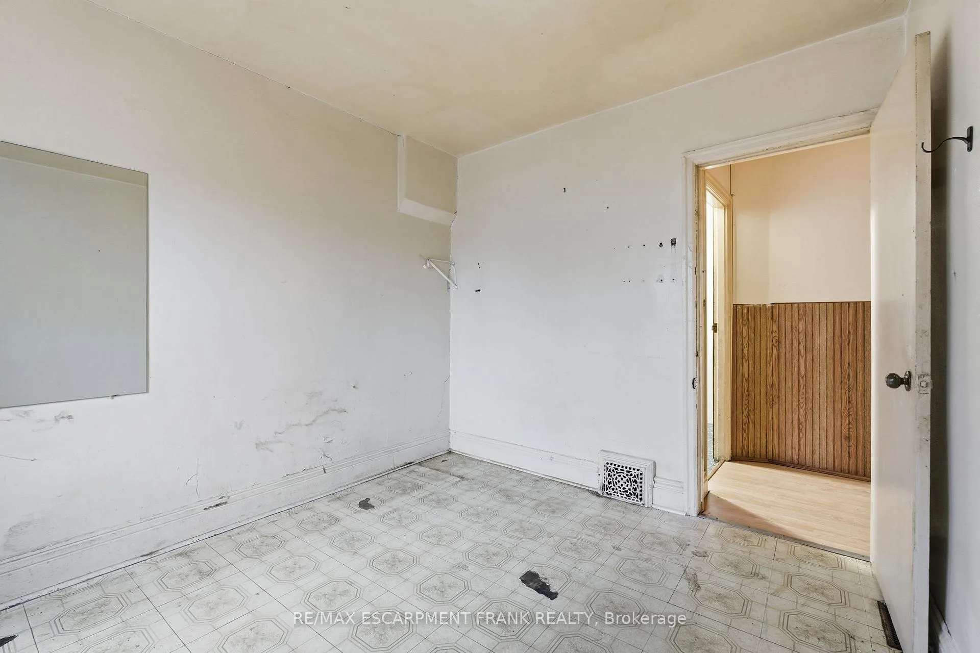 Photo 31 of 42 Burlington Street E, Hamilton, North End — HOMEH