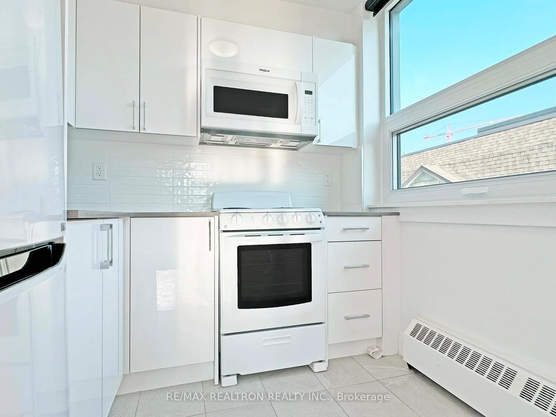 Photo 2 of Unit 904, 485 Huron Street, Toronto, The Annex — HOMEH