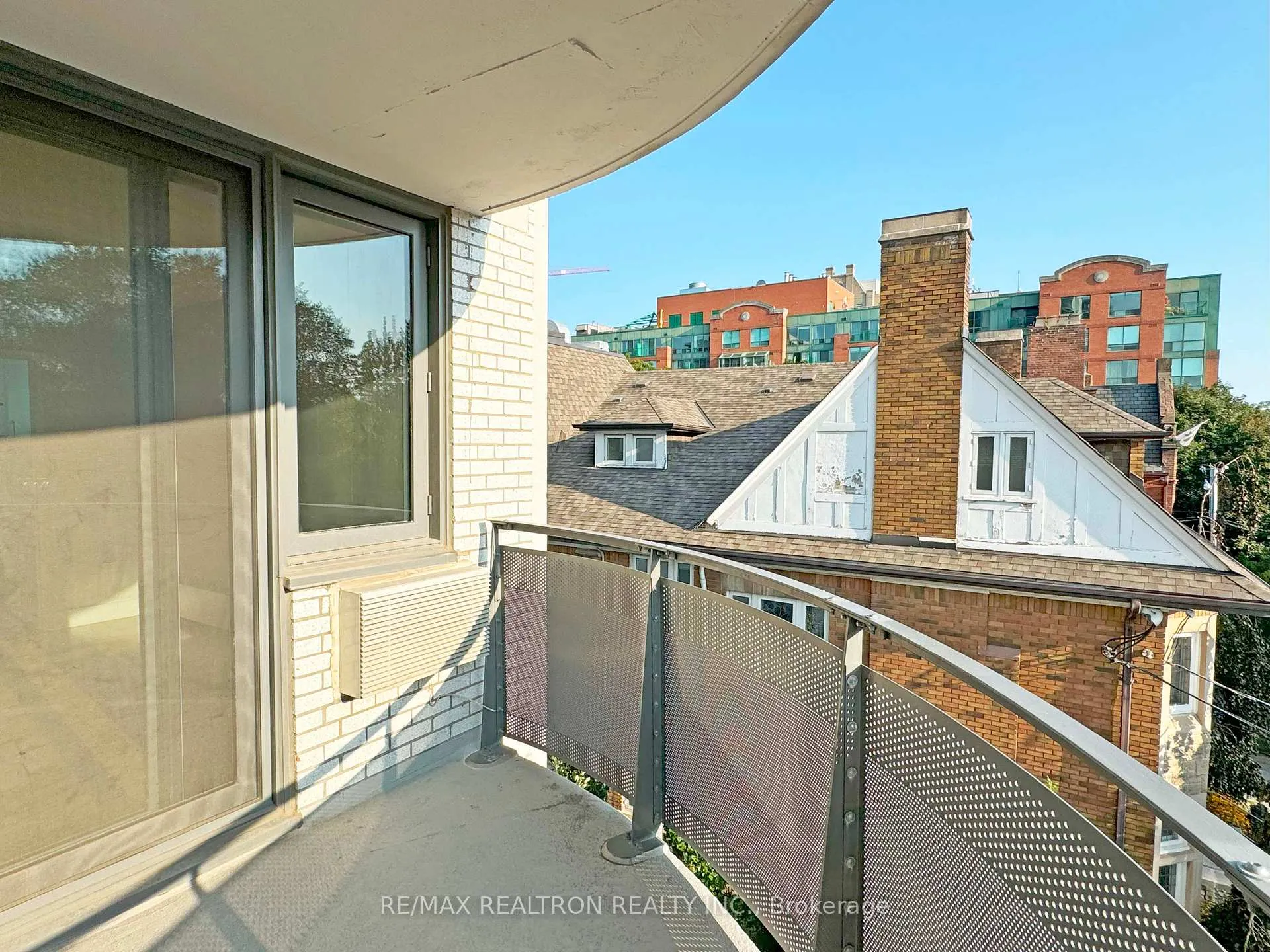 Photo 7 of Unit 904, 485 Huron Street, Toronto, The Annex — HOMEH