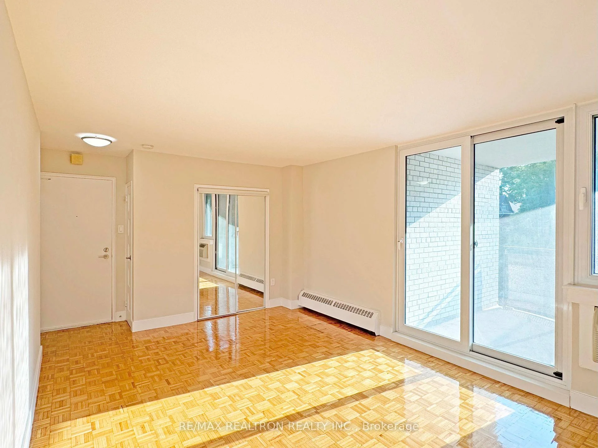 Photo 11 of Unit 904, 485 Huron Street, Toronto, The Annex — HOMEH