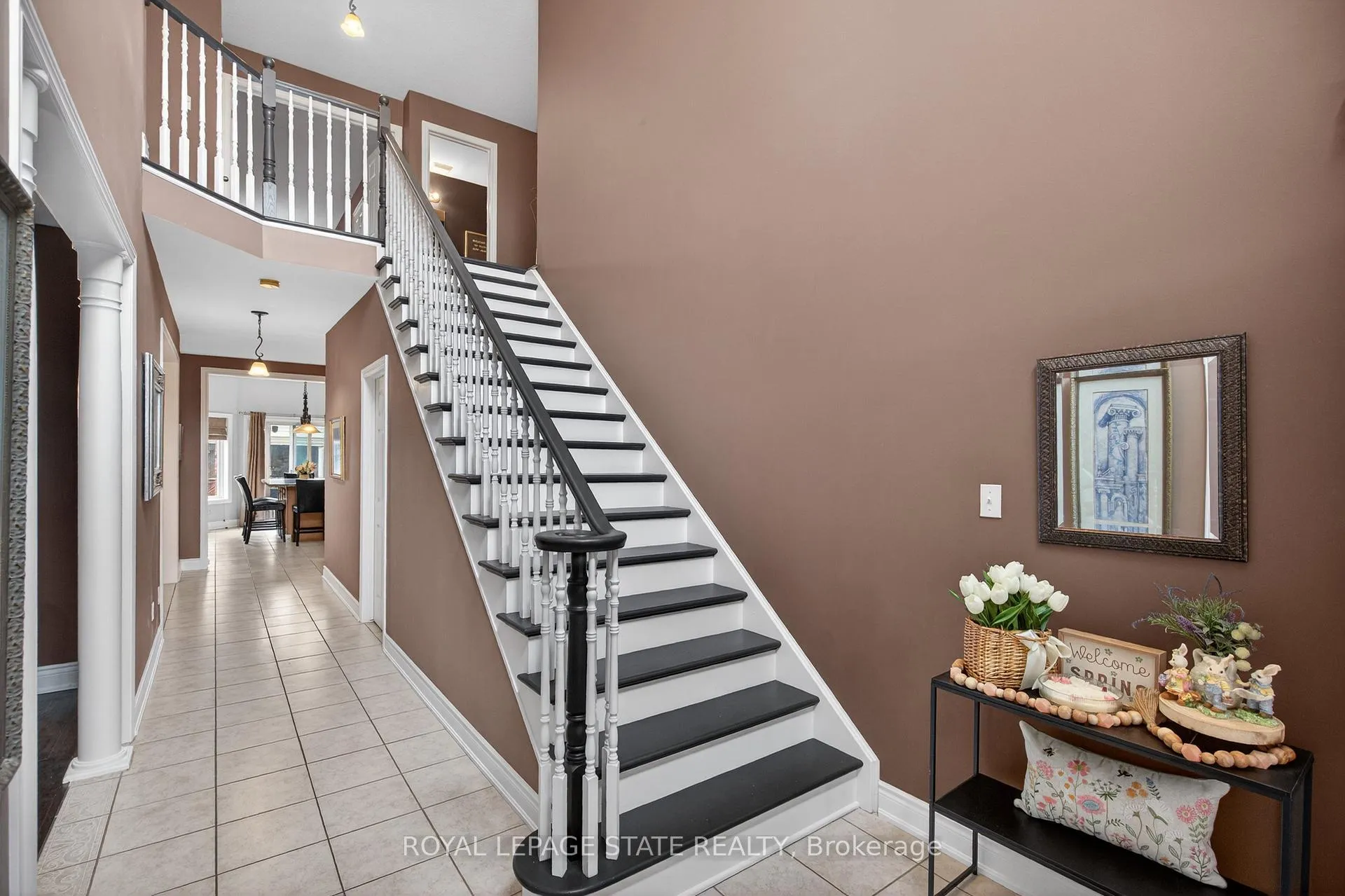 Photo 5 of 20 Gristmill Place, Hamilton, Ancaster — HOMEH