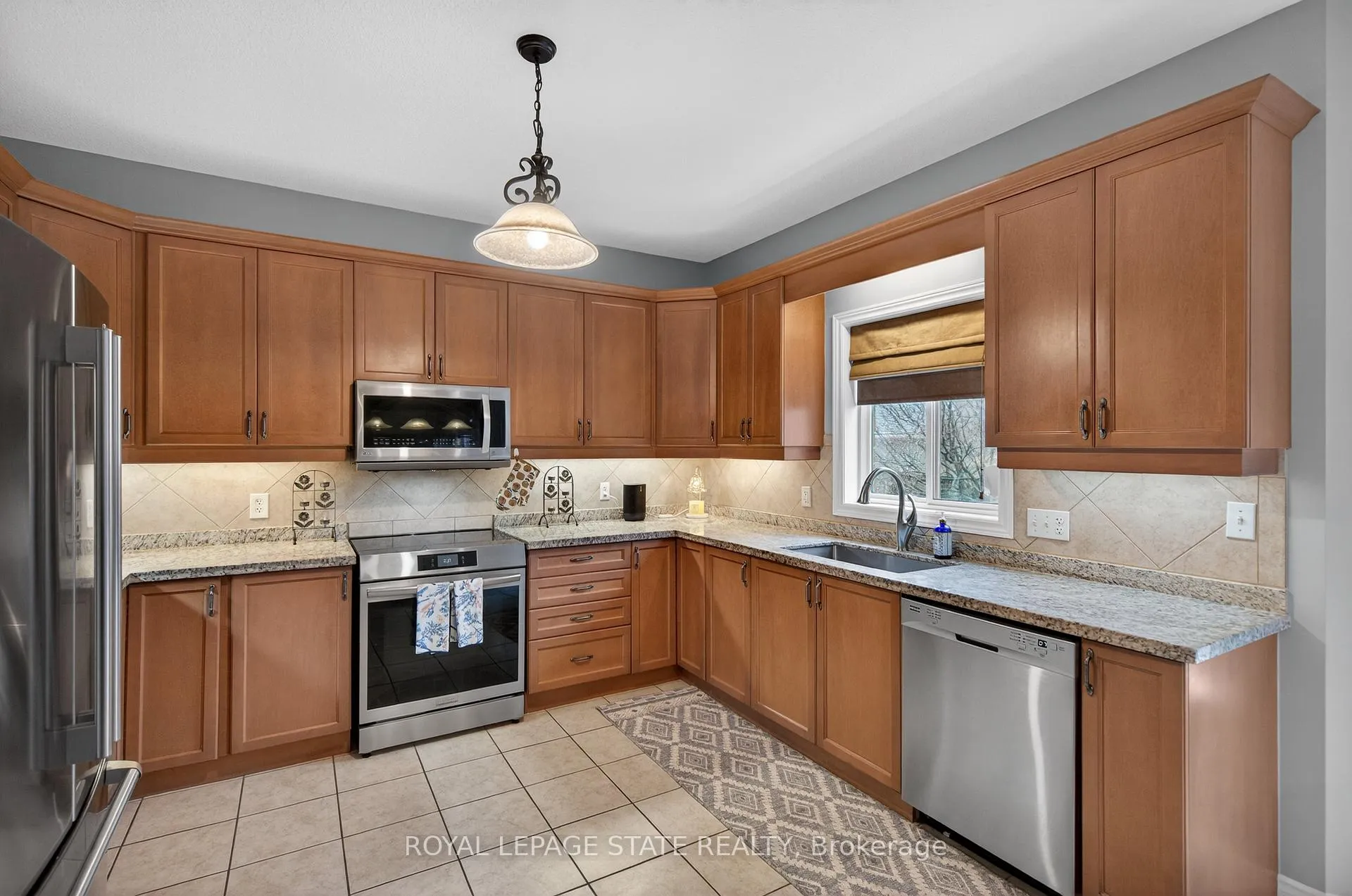 Photo 13 of 20 Gristmill Place, Hamilton, Ancaster — HOMEH