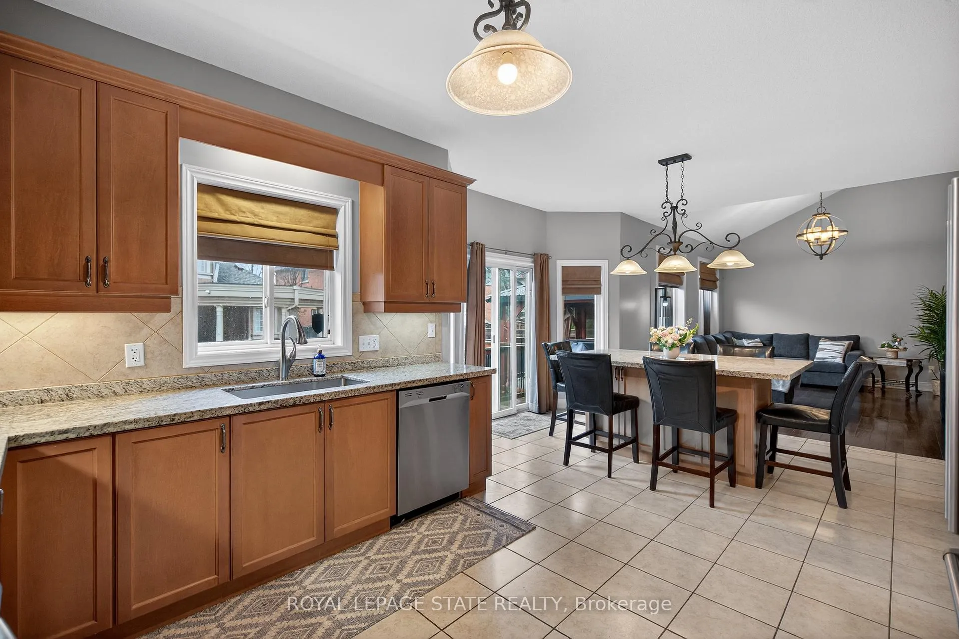 Photo 16 of 20 Gristmill Place, Hamilton, Ancaster — HOMEH