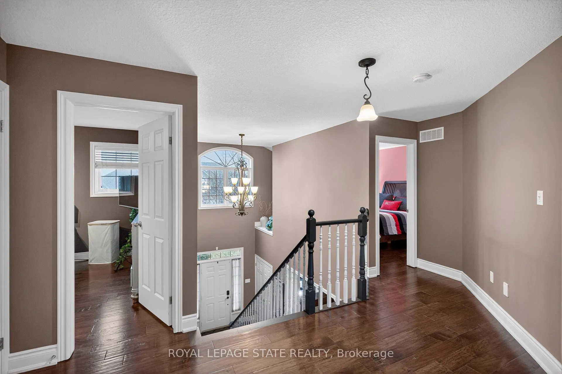 Photo 28 of 20 Gristmill Place, Hamilton, Ancaster — HOMEH