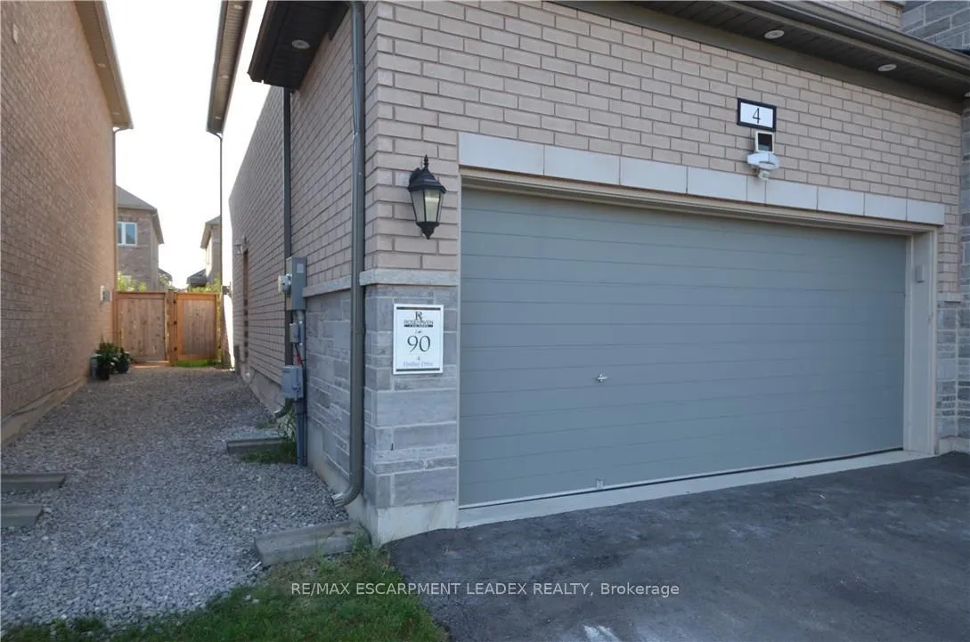 Photo 2 of Unit B, 4 Findlay Drive, Hamilton, Meadowlands — HOMEH