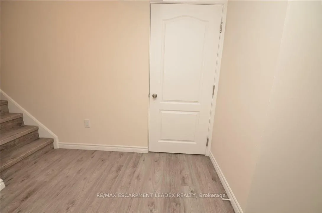 Photo 5 of Unit B, 4 Findlay Drive, Hamilton, Meadowlands — HOMEH