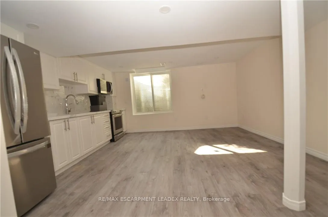 Photo 6 of Unit B, 4 Findlay Drive, Hamilton, Meadowlands — HOMEH