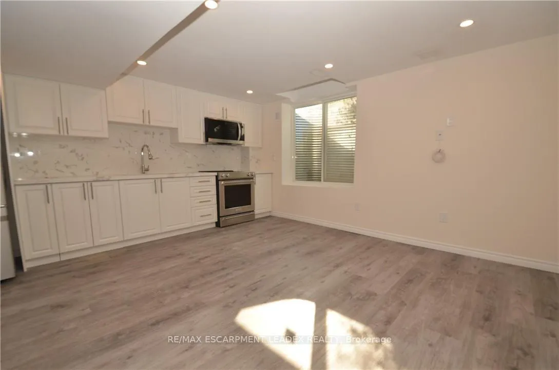 Photo 7 of Unit B, 4 Findlay Drive, Hamilton, Meadowlands — HOMEH