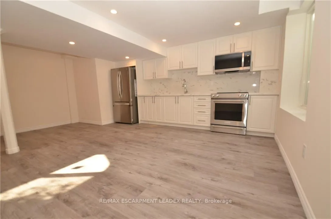 Photo 8 of Unit B, 4 Findlay Drive, Hamilton, Meadowlands — HOMEH